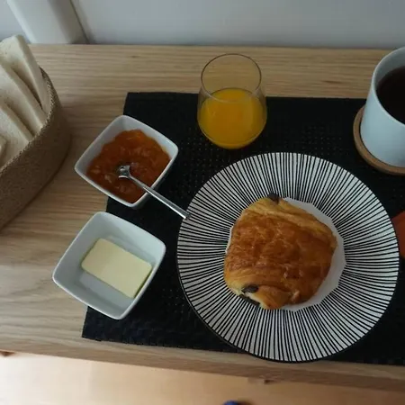 Le Calme A 2 Pas De Paris Apartment